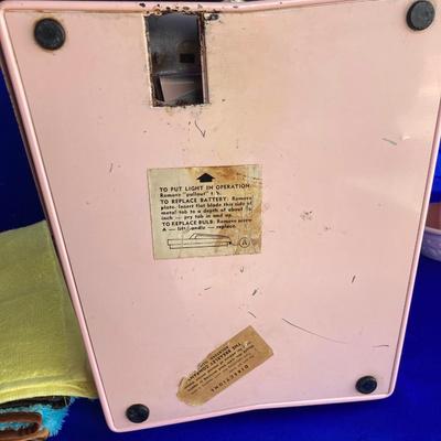 SUPER COOL VINTAGE COUNSELOR PINK SCALE WITH MATCHING WASTE BASKET & SOAP DISHES AND MORE