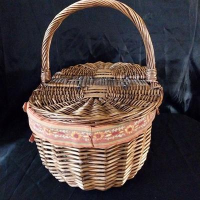 WICKER PICNIC BASKET