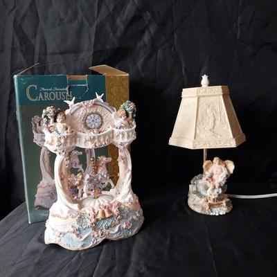 MUSICAL CAROUSEL AND LAMP WITH SHADE THAT SHOWS PICTURES WHEN LAMP ON