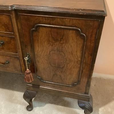Gorgeous sideboard, good size not too big, not too small 61"L 20"depth 36"H