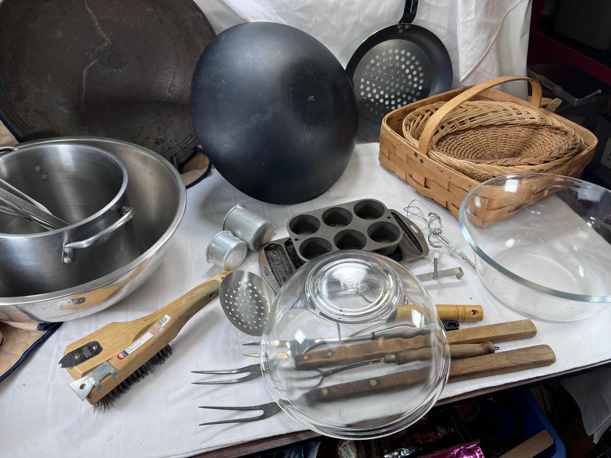 Pots Pans, Steel Wok, Glass bowls Lodge corn bread cast iron pans
