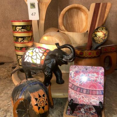 Grouping of decorative items