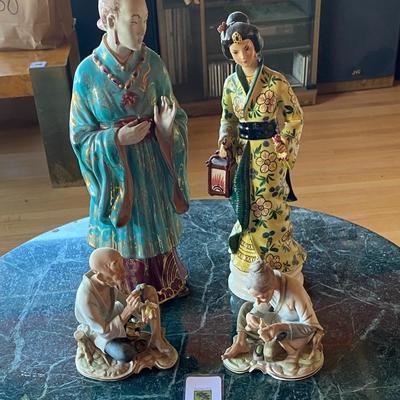 (4) statues
