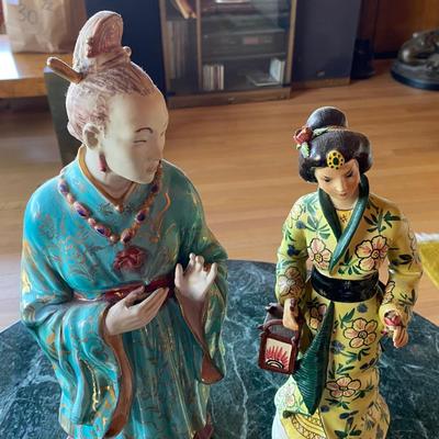 (4) statues
