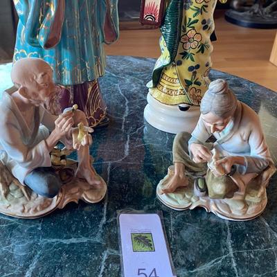 (4) statues