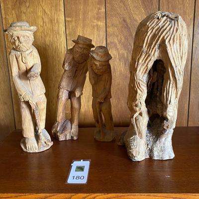Lot of wood sculptures