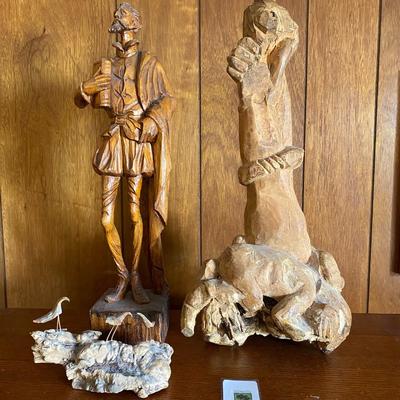 Lot of wood sculptures