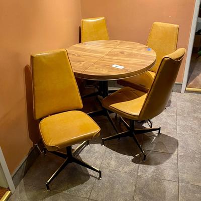 Formica kitchen table with 4 chairs