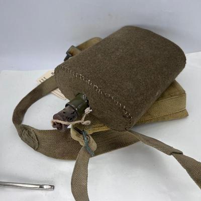 British WW2 felt insulated canteen with cork and green canvas carrier
