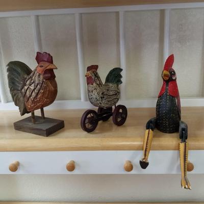 3 DECORATIVE ROOSTERS