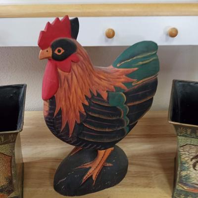 2 METAL PLANTERS AND A WOODEN ROOSTER