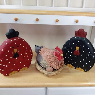 2 WOODEN ROOSTERS AND A NESTING HEN