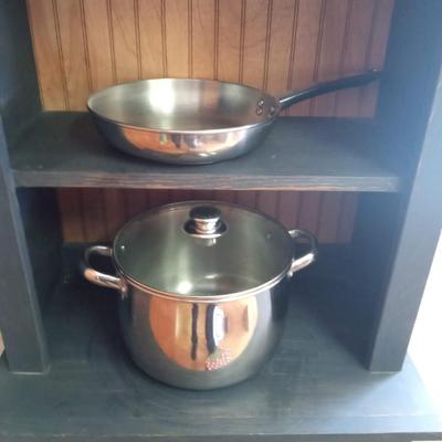 STOCK POT AND LARGER SKILLET
