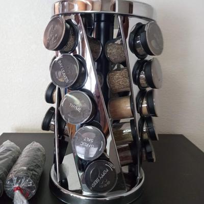 ROTATING SPICE RACK WITH EXTRA LIDS