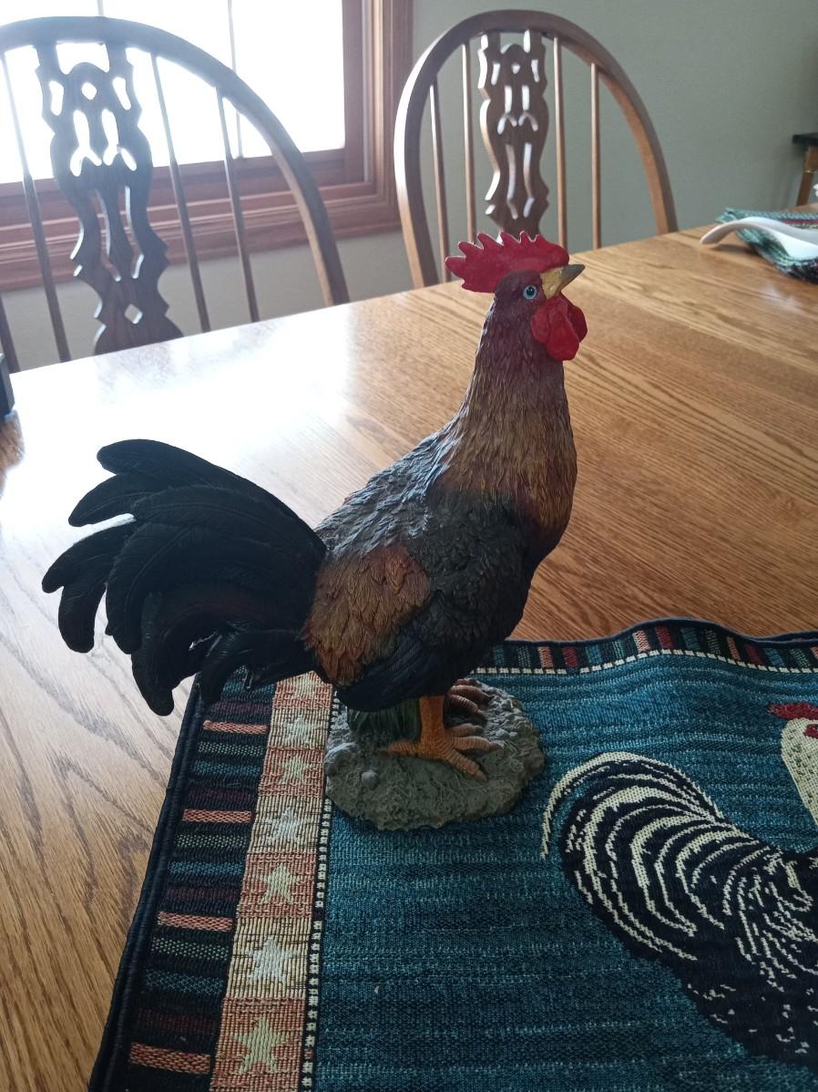 4 PLACEMATS, ROOSTER TRIVET AND MEASURING SPOON HOLDER