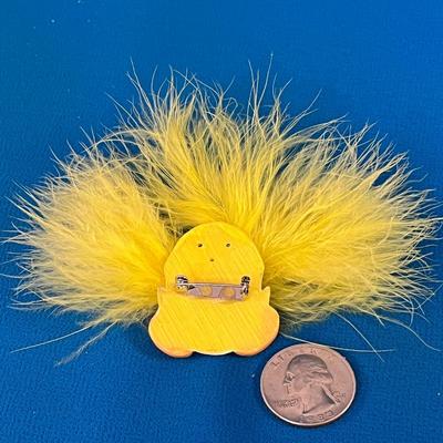 FUNNY BABY CHICK PIN WITH WILD FEATHER HAIR
