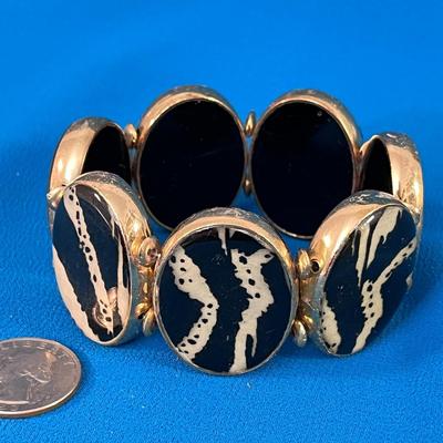 BOLD ARTSY SEGMENT BRACELET