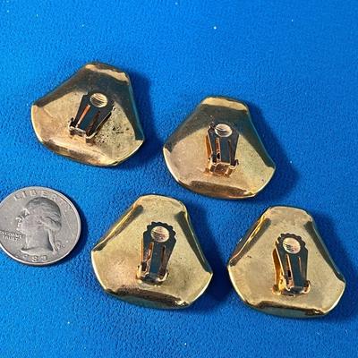 2 PAIR VINTAGE CLIP-ON EARRINGS SWIRLED GREEN, NUTMEG 