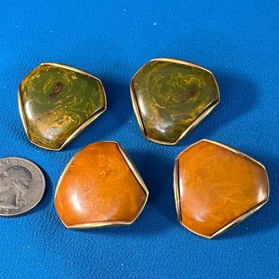 2 PAIR VINTAGE CLIP-ON EARRINGS SWIRLED GREEN, NUTMEG 