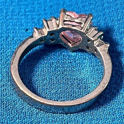 FACETED PINK HEART RING 