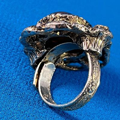 HEFTY AMBER COLORED CABUCHON RING