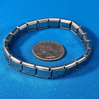 SPRINGY STRETCH SILVERTONE BRACELET 