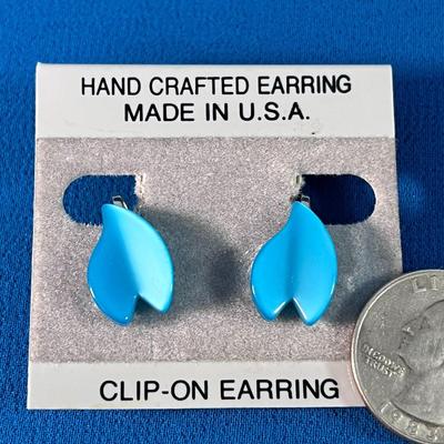 VINTAGE CLIP-ON EARRINGS TURQUOISE COLORED