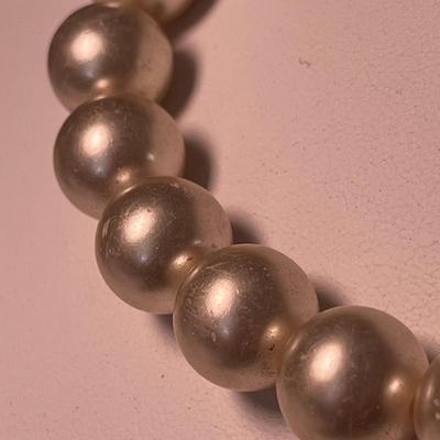 VINTAGE PEARLY NECKLACE OVERSIZED FAUX PEARLS