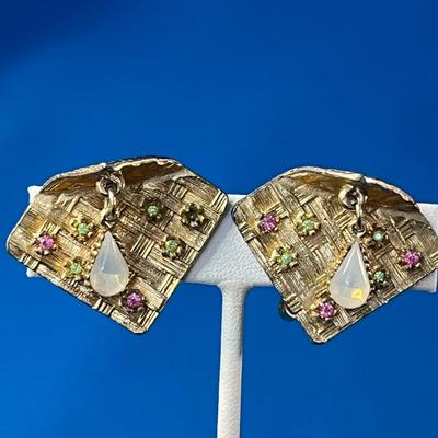 VINTAGE MODERN STYLE EARRINGS feat. OPALESCENT TEARDROP DANGLES