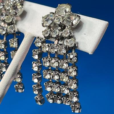 VINTAGE MULTI-RHINESTONE CLUSTER w/DANGLE RIBBONS EARRINGS