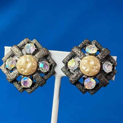 VINTAGE IRIDESCENT PRONG SET RHINESTONES w/ PEARLY CTR. EARRINGS