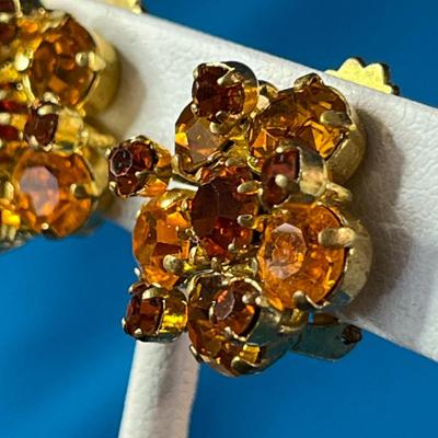 GOLDEN BUTTERSCOTCH PRONG SET RHINESTONE CLUSTER EARRINGS
