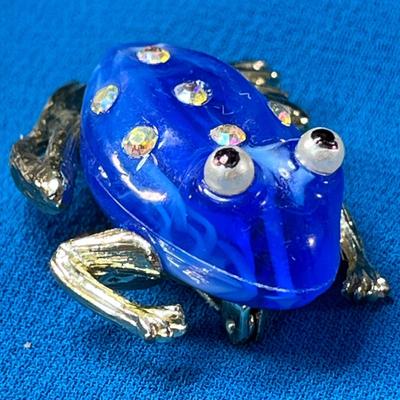 FUNKY FROGGY PIN BLUE PLASTIC BODY EMBEDDED WITH RHINESTONES 