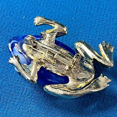 FUNKY FROGGY PIN BLUE PLASTIC BODY EMBEDDED WITH RHINESTONES 