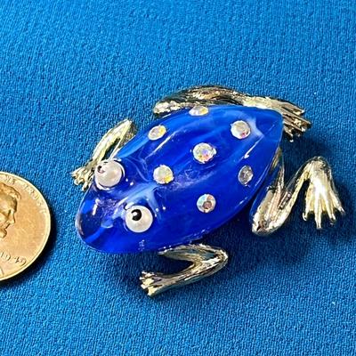 FUNKY FROGGY PIN BLUE PLASTIC BODY EMBEDDED WITH RHINESTONES 