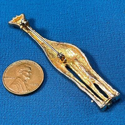 NICELY MADE GIRAFFE PIN ENAMELED SECTIONS