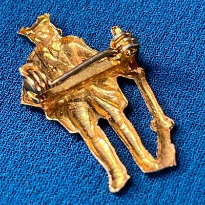 NIFTY LITTLE MINUTEMAN COLONIAL SOLDIER PIN