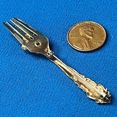VINTAGE BEJEWELED FORK PIN