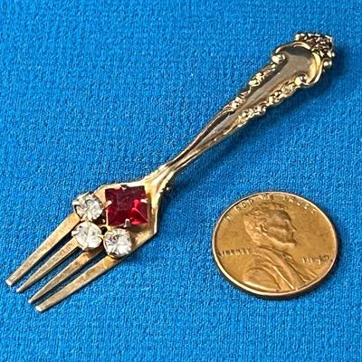 VINTAGE BEJEWELED FORK PIN