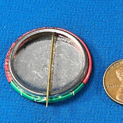 VINTAGE PIN BACK â€œNUKE THE WHALESâ€ BUTTON