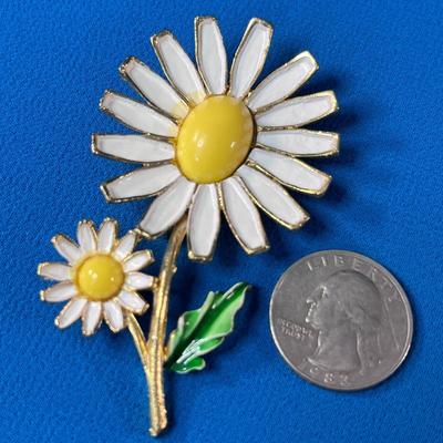 â€œWEISSâ€ QUALITY ENAMELED PIN BROOCH LOVELY 3â€ FLOWER