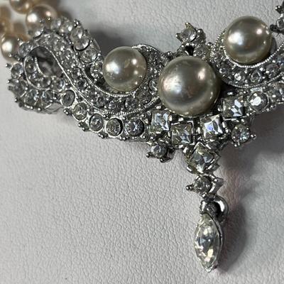 EXQUISITE RHINESTONE AND PEARL BALLROOM NECKLACE 