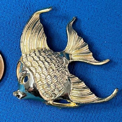 VINTAGE TROPICAL FISH PIN 