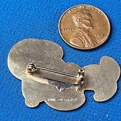 OLDER UNITED FEATURE SNOOPY WITH FOOTBALL ENAMELED PIN