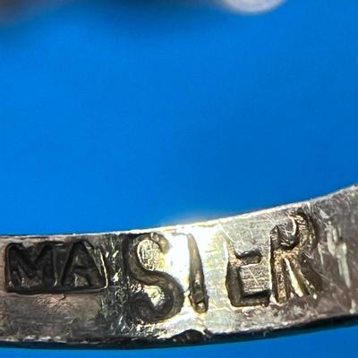 VINTAGE AQUAMARINE COLORED STONE INSET STERLING RING