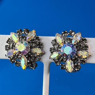 GLITTERY VINTAGE RHINESTONE EARRINGS