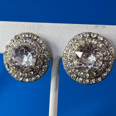 VINTAGE CLASSY RHINESTONE BUTTON EARRINGS BIG FACETED GLASS CENTER
