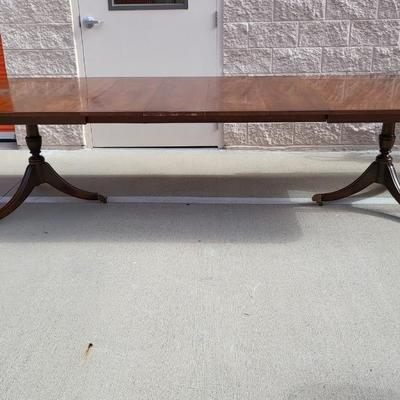 BEAUTIFUL VINTAGE MAHOGANY DOUBLE PEDESTAL DINING TABLE WITH 4 LEAVES