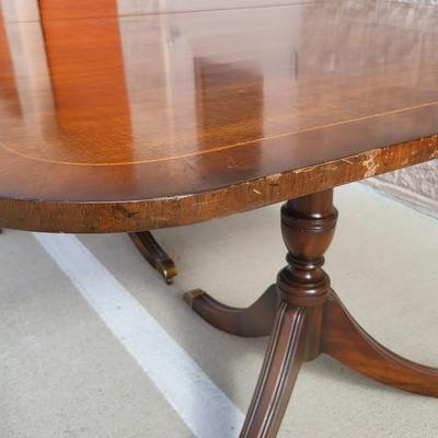 BEAUTIFUL VINTAGE MAHOGANY DOUBLE PEDESTAL DINING TABLE WITH 4 LEAVES