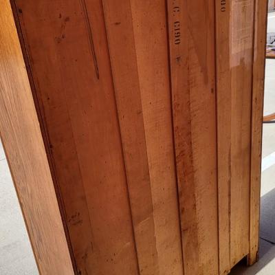 20th CENTURY ANTIQUE ARTS & CRAFTS LARKIN DOUBLE DOOR BOOKCASE/ CABINET
